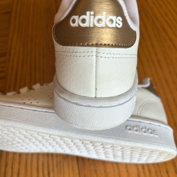 Adidas Advantage White Athletic Shoes with Cloudfoam Comfort Size 8 - Picture 4 of 9